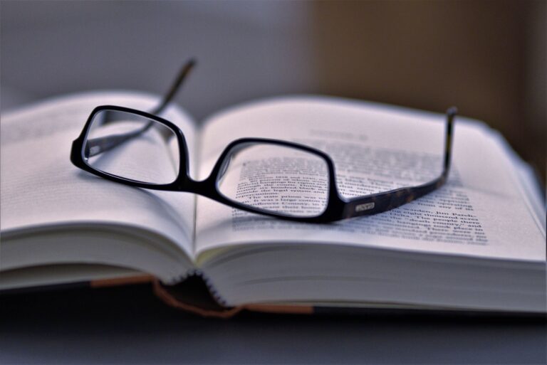 Literary Analysis: How to Identify Unreliable Narrators in Modern Fiction - BookMoodMatch