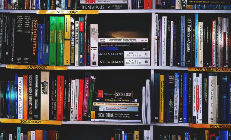 Neuroscientists and Psychologists Recommend the Best Psychology Nonfiction Books - bookmoodmatch