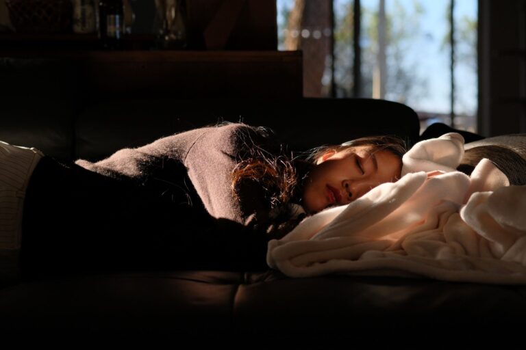 The Neurochemical Gates That Seal Our Dreams Upon Waking - bookmoodmatch
