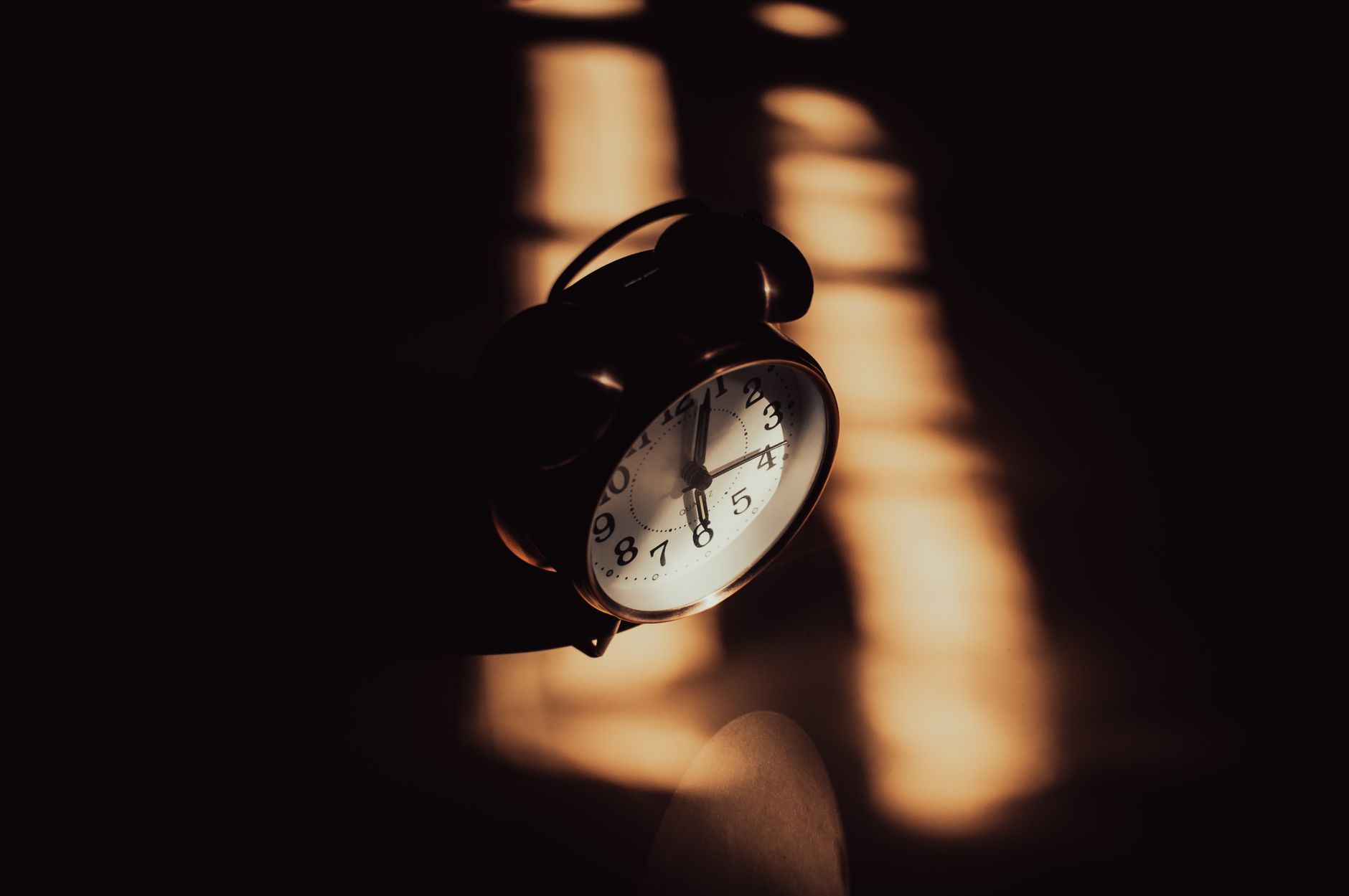 Seasonal and Circadian Reading Rhythms — Transform Your Reading Habits: Science-Backed Strategies to Match Books with Your Mood